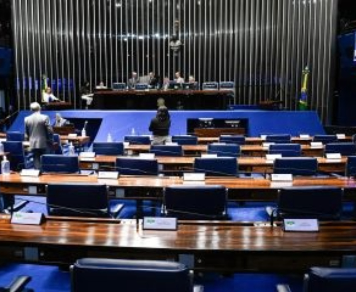 Senado aprova isenção de IR para quem ganha até dois salários mínimos