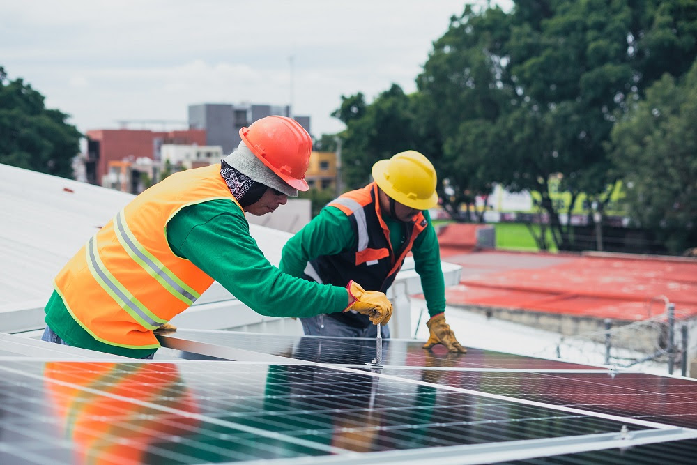 Brasil alcança 2 milhões de residências com energia solar nos telhados; confira ranking dos estados