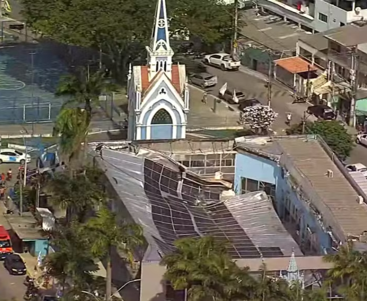 Teto do Santuário do Morro da Conceição desaba e deixa mortos e feridos no Recife