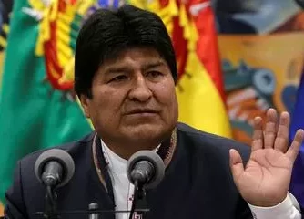 Carro do ex-presidente Evo Morales é atingido por tiros