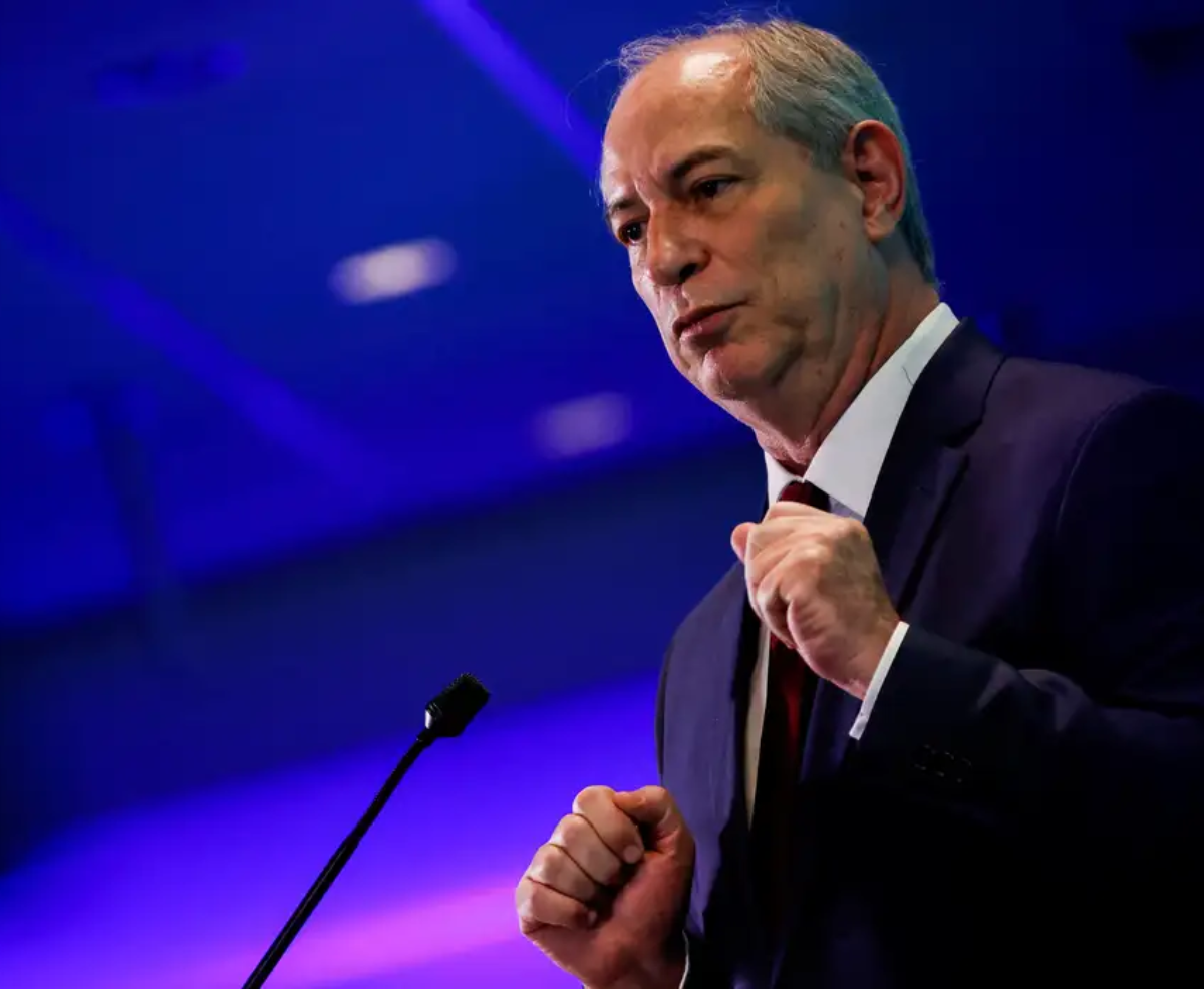 Em Fortaleza, Ciro Gomes nega apoio ao PT, que disputa contra a extrema-direita