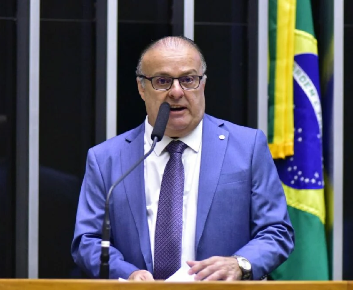 Paulinho Freire lidera em Natal com 36,5% dos votos, diz pesquisa