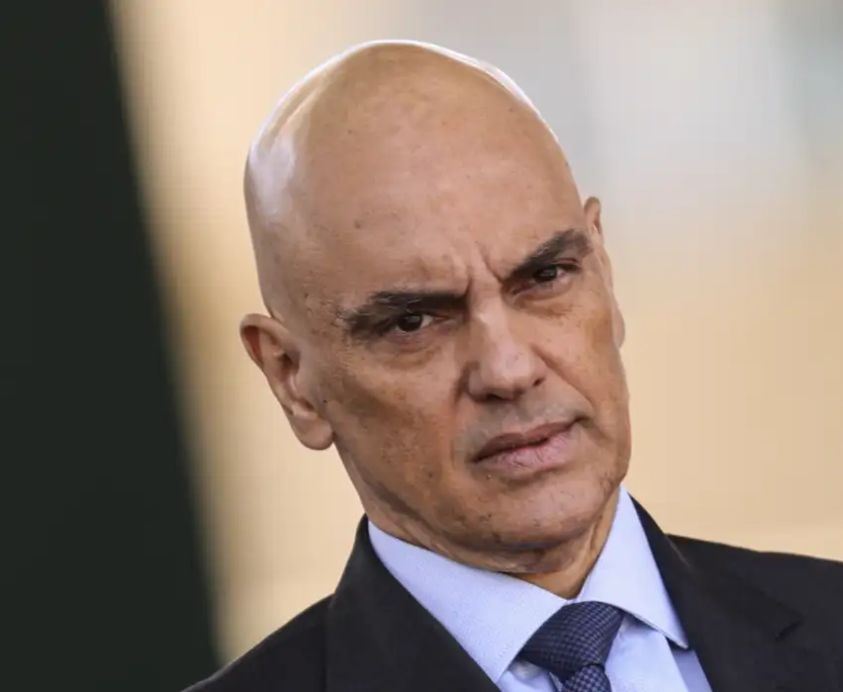 Moraes determina desbloqueio da plataforma X no Brasil