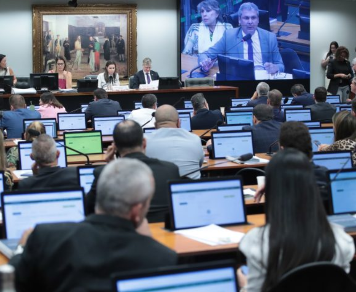 CCJ da Câmara aprova projeto que proíbe decisões individuais no STF