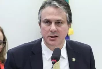 Camilo Santana pede reflexão no PT;sigla precisa se reconectar com a população