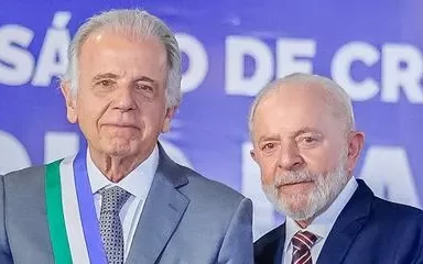 José Múcio avalia saída do Ministério da Defesa e Lula insiste: “Segura a onda”