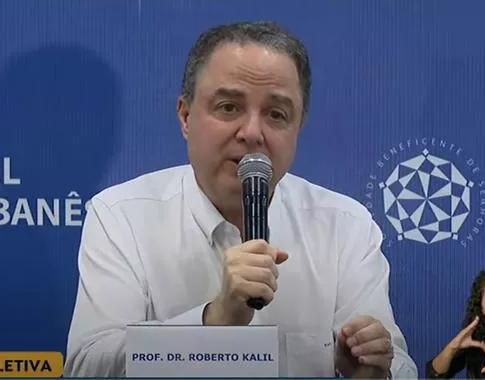 Médicos tranquilizam estado de saúde do presidente Lula em coletiva de imprensa