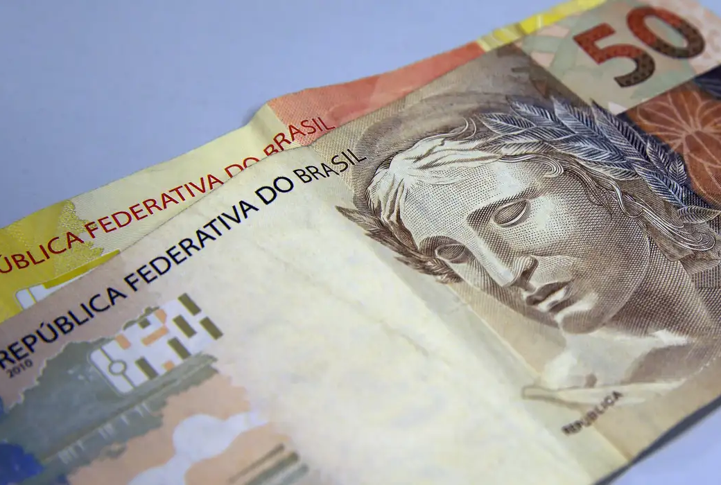 Nova regra fiscal limita aumento do salário mínimo; Valor deve ficar em R$ 1.518,00