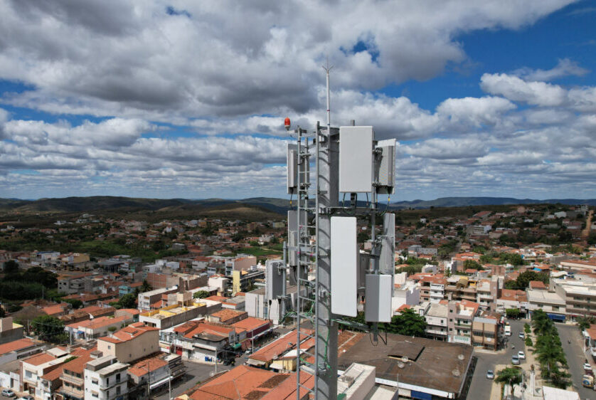 Cearense Brisanet levará internet a 416 favelas do Nordeste