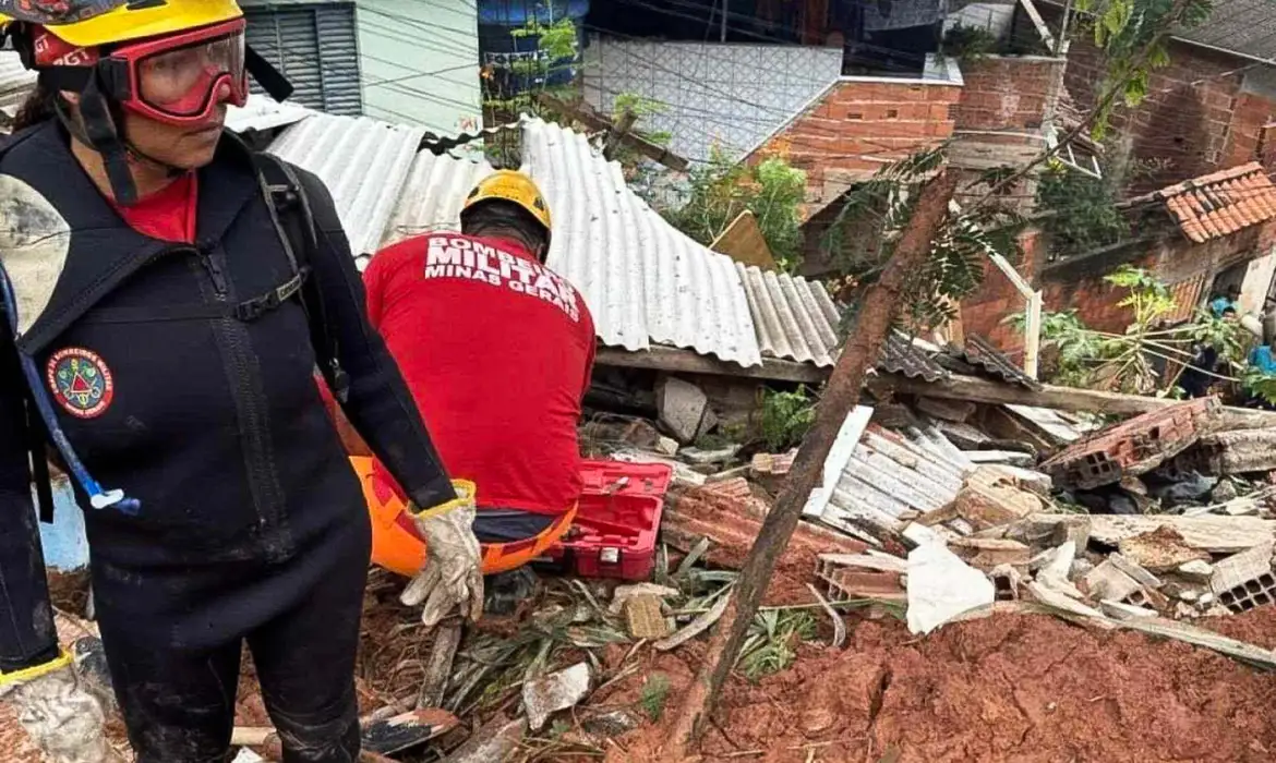 Deslizamentos em Ipatinga (MG) deixam pelo menos seis mortos