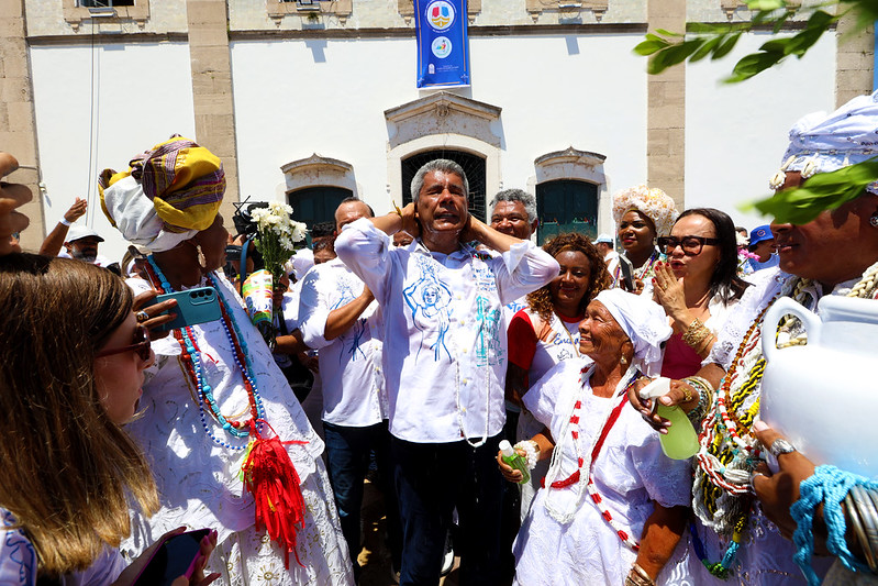 Lavagem do Bonfim reúne multidão em Salvador; Governador agradece e pede paz no mundo