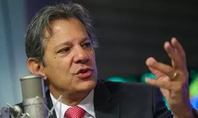 Governo aguardará decisão oficial dos EUA sobre tarifas para se manifestar, diz Haddad