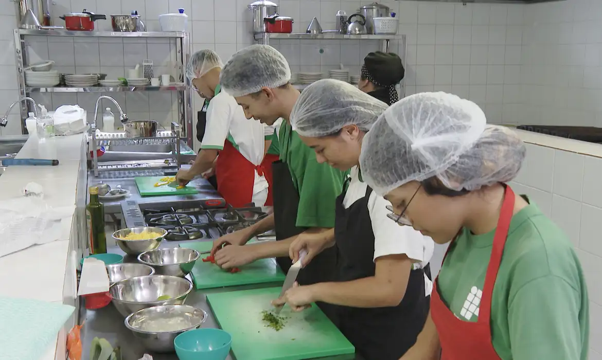 Quatro estados do Nordeste entre os que atingiram menor taxa de desemprego em 2024