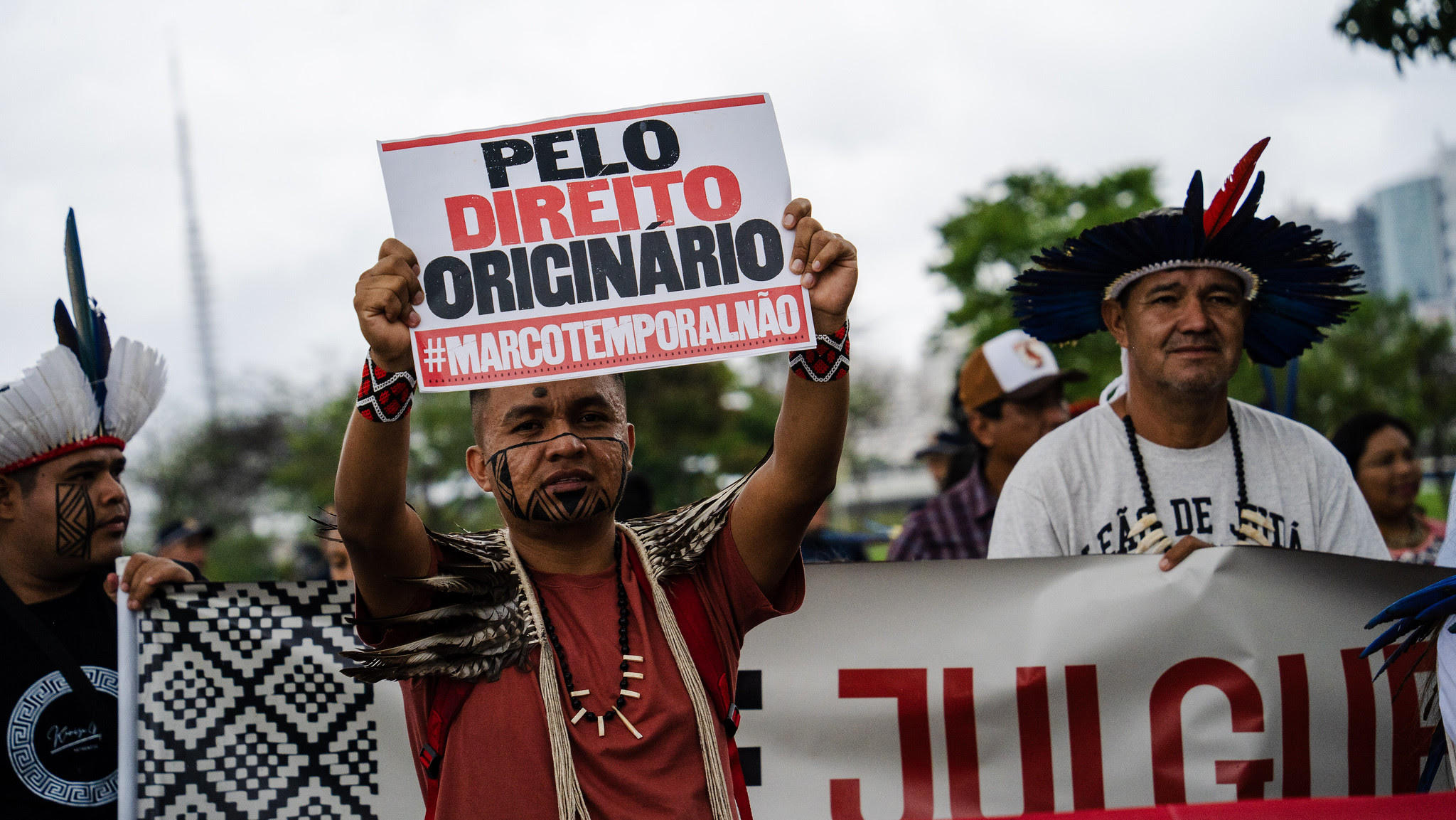 Indígenas Tremembé marcham ao TRF-5 contra tentativa de anulação de demarcação de terra no Ceará