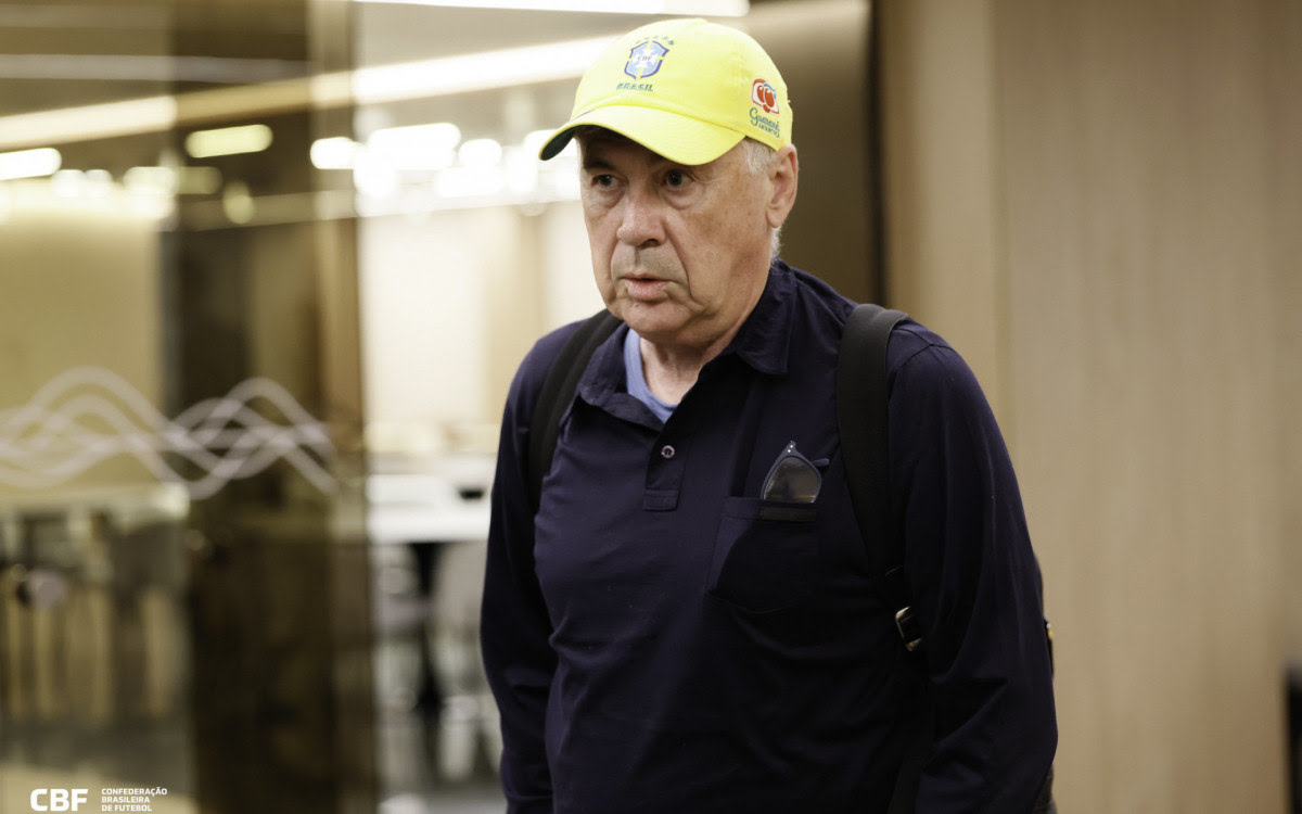 Novo técnico da seleção brasileira, Carlo Ancelotti chega ao Rio