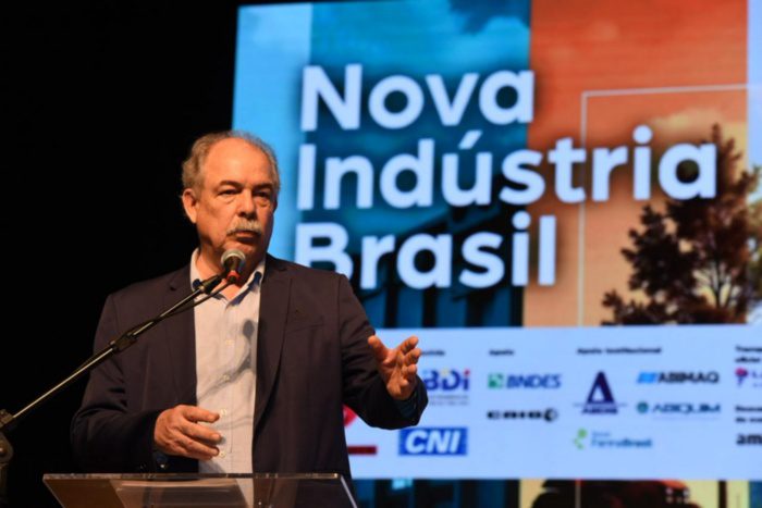 BNDES amplia para R$ 300 bi investimento na Nova Indústria Brasil
