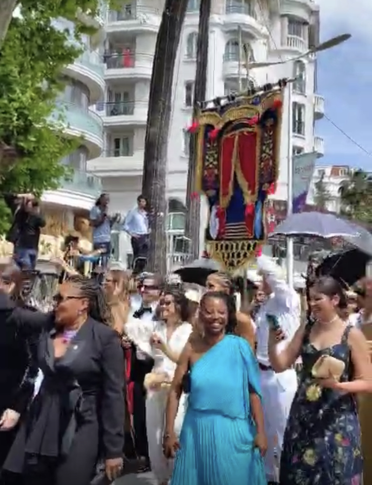 Ministra da Cultura e elenco do filme “ O Agente Secreto”’ocupam ruas de Cannes com Frevo