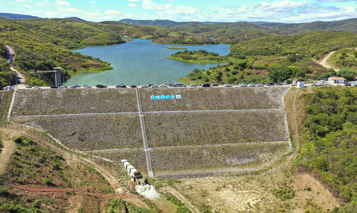 Distrito no Ceará espera água do São Francisco para iniciar plantio