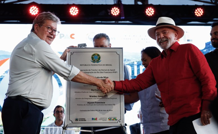 Lula inaugura 1º trecho do Ramal Apodi na Paraíba