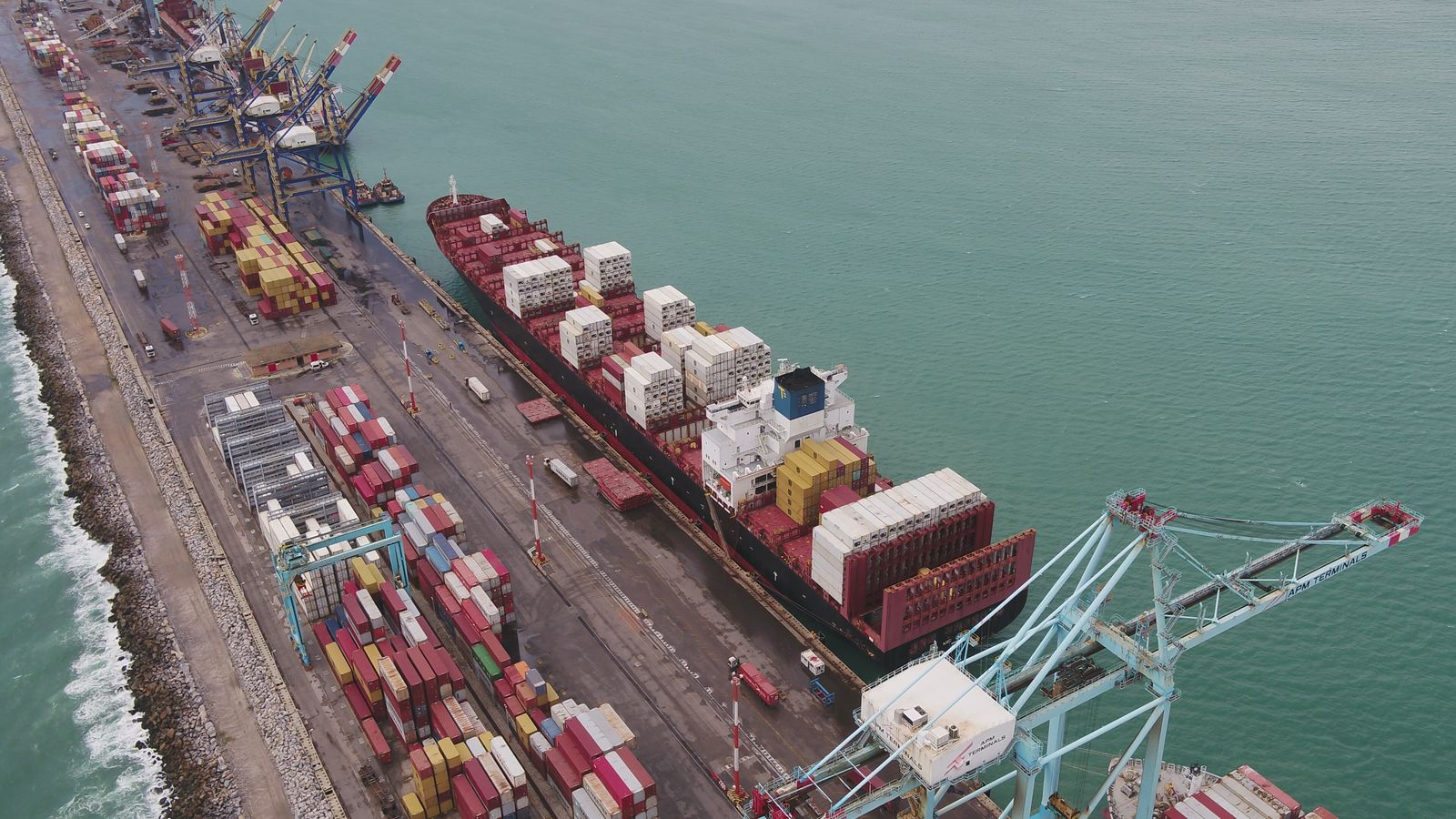 Porto do Pecém tem crescimento de 37% na movimentação de contêineres