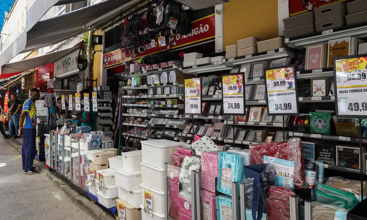 Domingos e feriados sem comércio: portaria fere liberdade econômica