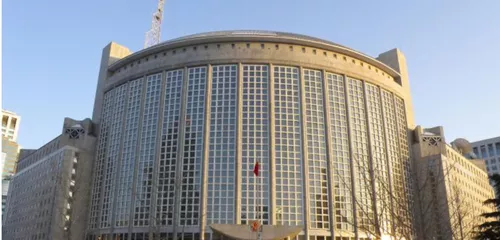 China condena ataques dos EUA ao Irã e defende cessar-fogo imediato no Oriente Médio