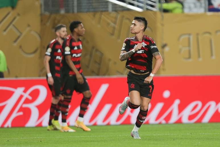 Flamengo vence e começa Copa do Mundo de Clubes com o pé direito