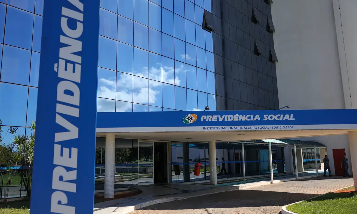 Justiça bloqueia R$ 119 milhões de investigados por fraude contra INSS