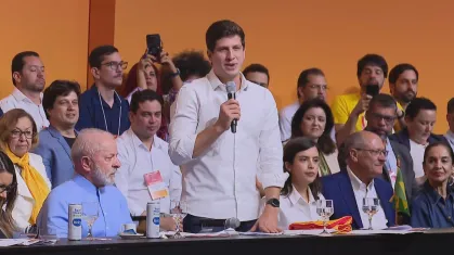 PSB oficializa João Campos no comando do partido em evento com Lula e Hugo