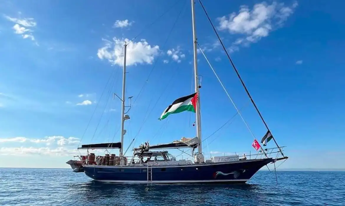 Israel diz que impedirá barco com ativistas de chegar a Gaza