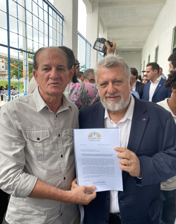 Sérgio Nóbrega entrega projetos ao presidente da Caixa, Carlos Vieira, com propostas à cultura da Paraíba