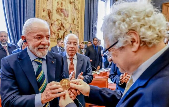 OPINIÃO WS – As cenas de Lula na Europa e Bolsonaro no STF abrigando acusações de Cid têm naturezas e realidades distantes