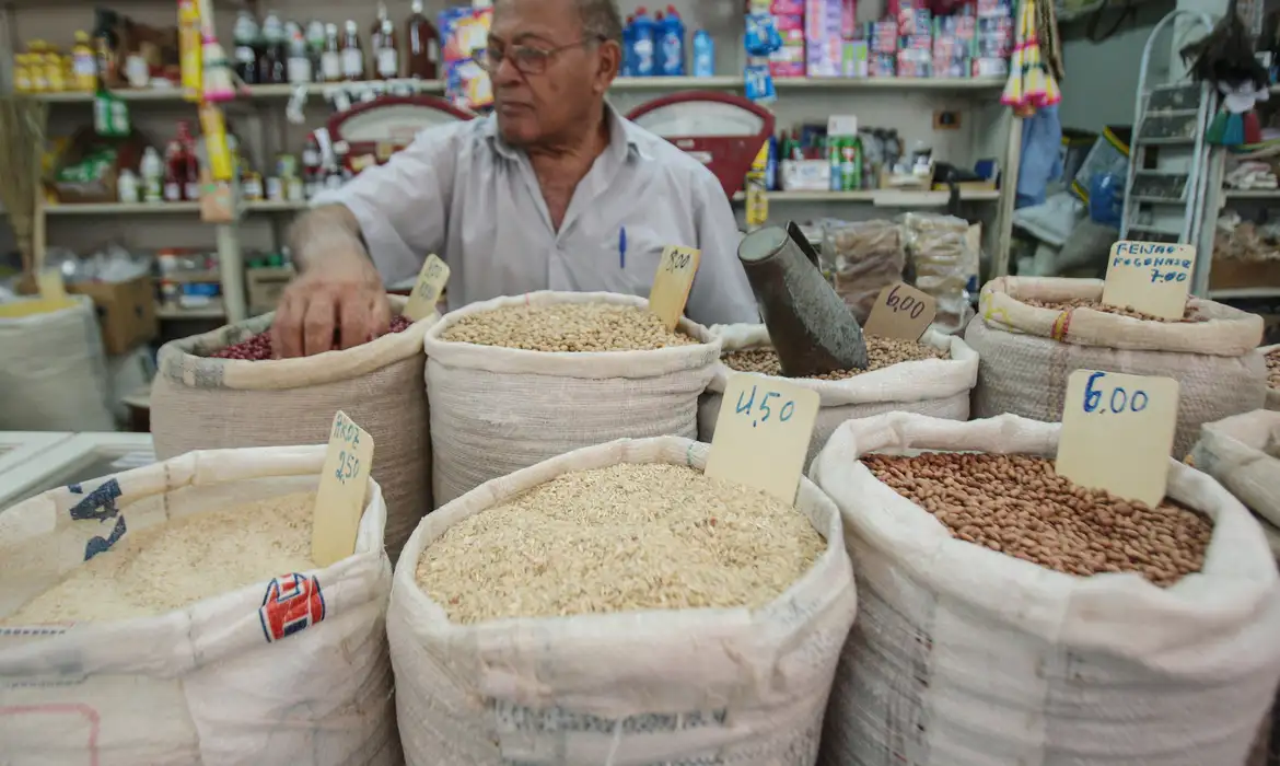 Inflação oficial recua para 0,26% em maio deste ano, diz IBGE