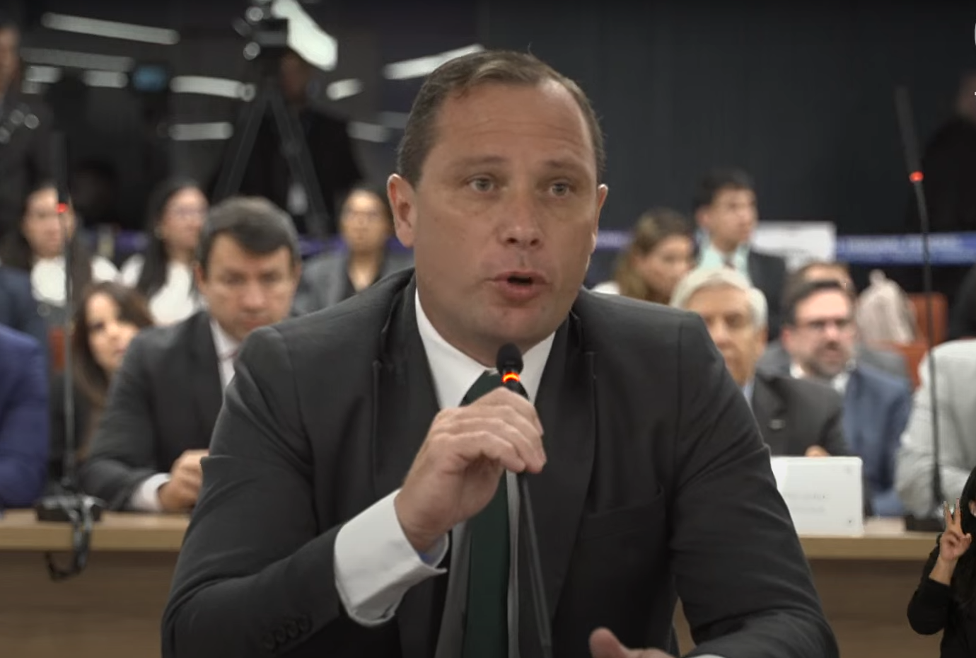 Mauro Cid afirma ao STF que Bolsonaro leu e editou minuta golpista