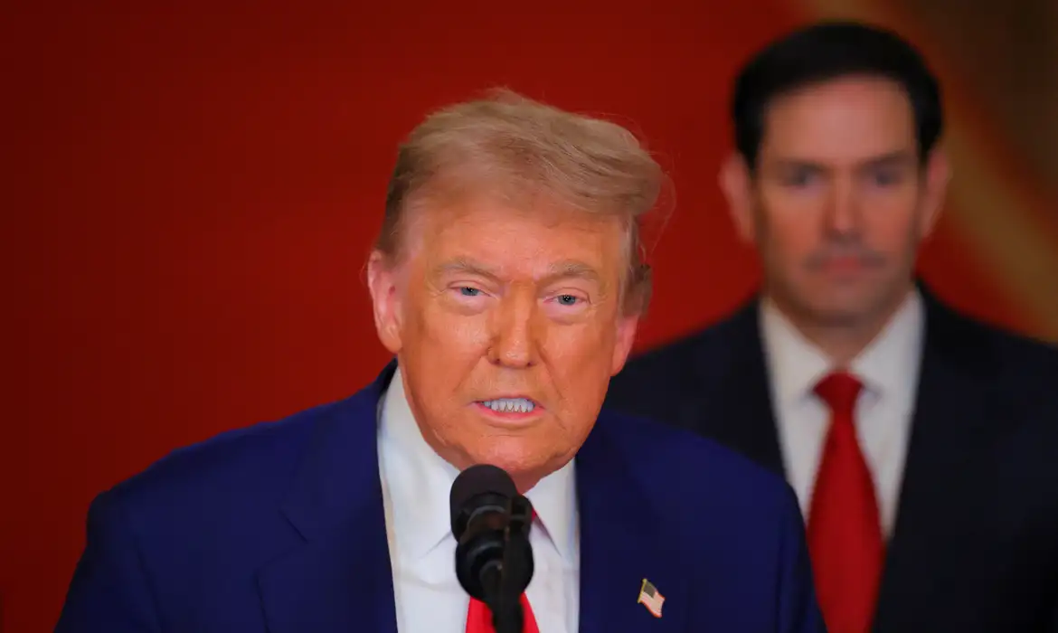 Trump anuncia ataque a três usinas nucleares do Irã