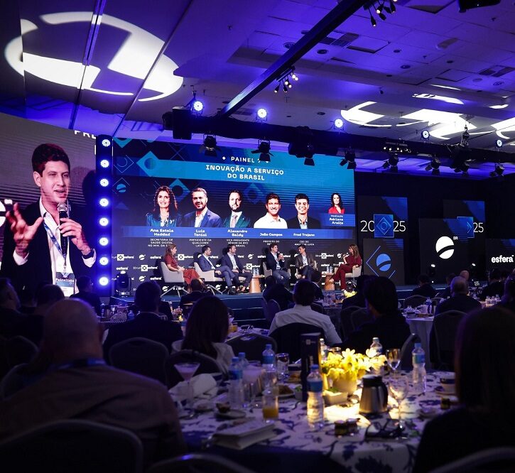 Modelo de inovação e formação digital da Prefeitura do Recife é destaque no Fórum Esfera 2025, em SP