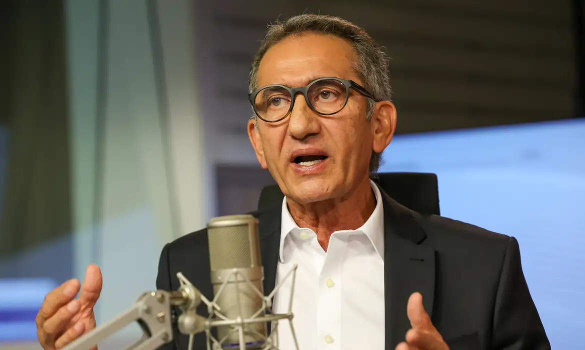 Águas do São Francisco irrigarão terras e economia local, diz ministro