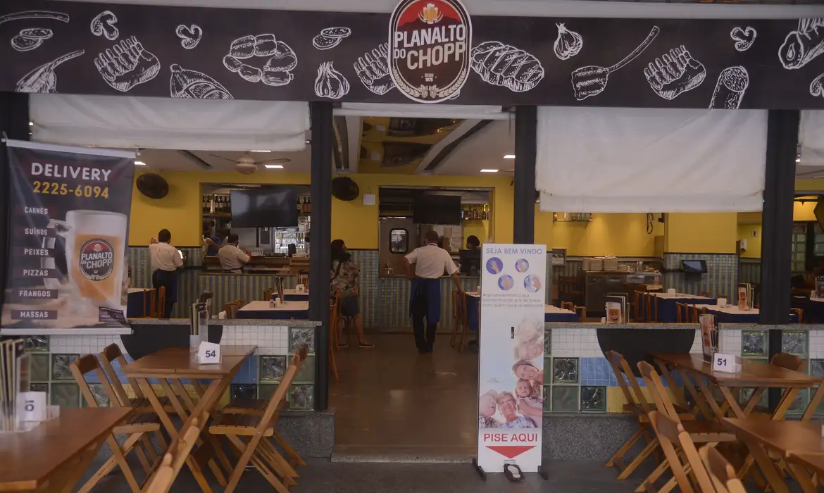 Tarifaço dos EUA pode encarecer alimentação em bares e restaurantes