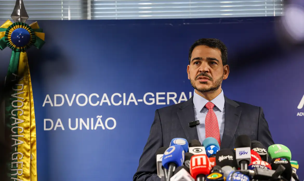 AGU vai ao STF para reverter derrubada de decreto do IOF