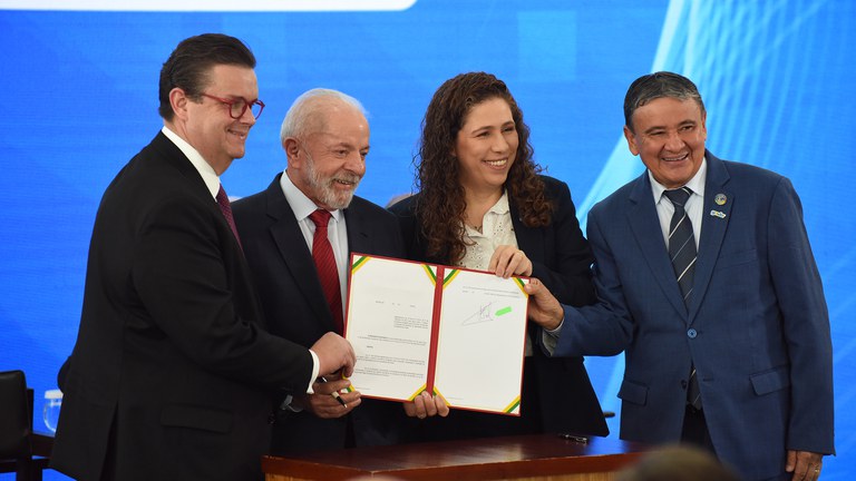 Presidente assina decreto que estabelece uso de biometria para acesso a benefícios