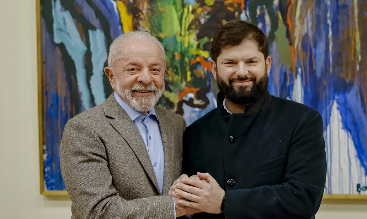 Em meio à tensão com EUA, Lula participa hoje de cúpula no Chile em defesa da democracia