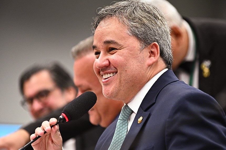 Confirmado como candidato de Bolsonaro na Paraíba, Efraim libera cargos no governo Lula: “Estão à disposição”