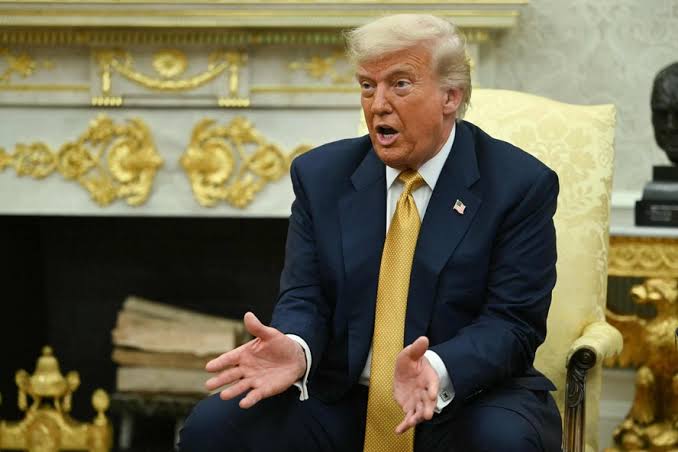 Repercussão do caso Epstein enfurece Trump e paralisa os EUA