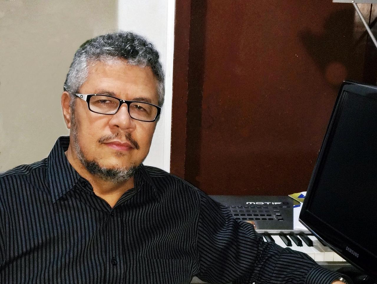 Compositor e Professor do Departamento de Música da UFPB recebe Medalha Villa Lobos com honraria