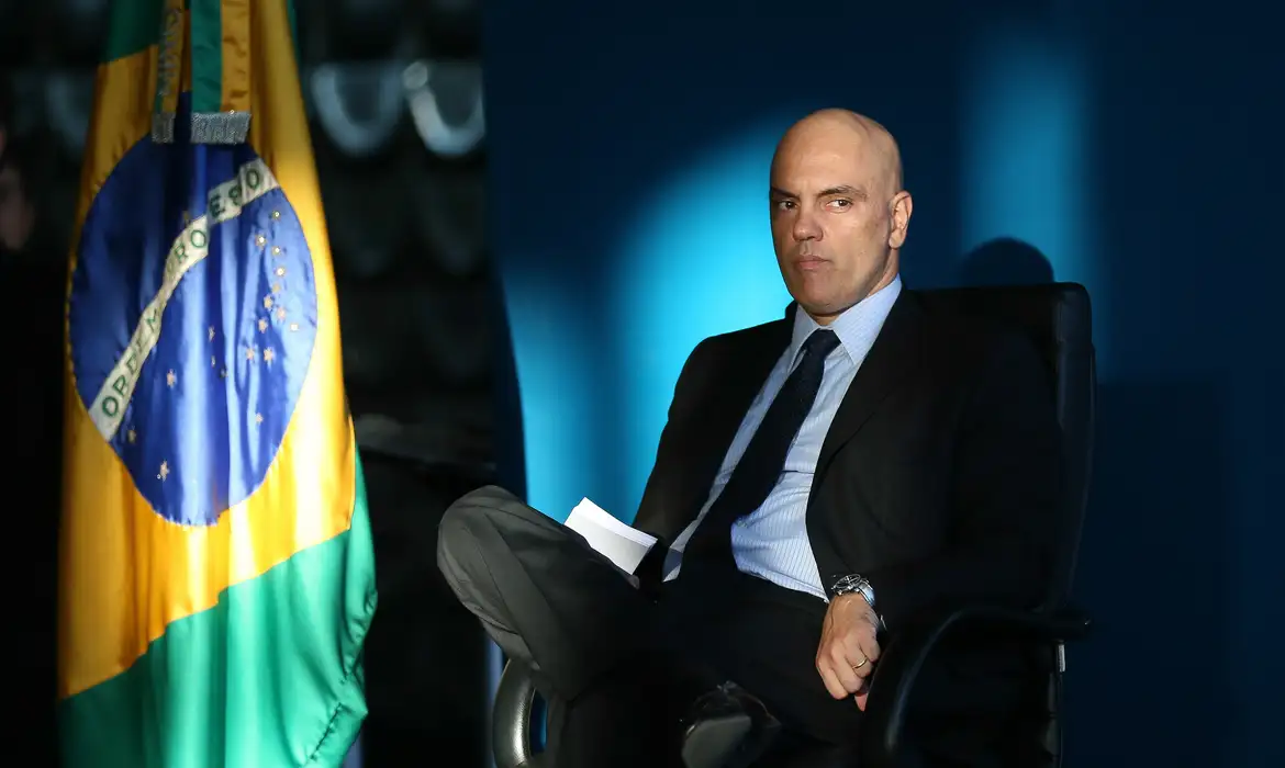 Bolsonaro será preso se descumprir medidas cautelares, diz decisão de Moraes