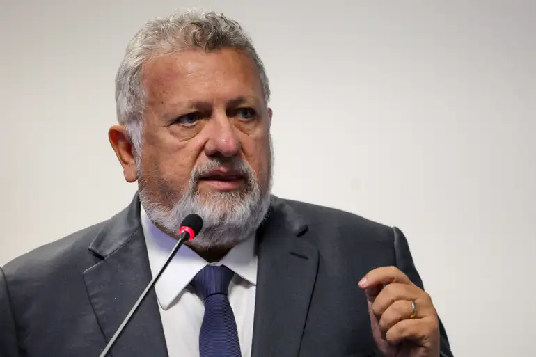 Presidente da Caixa, Carlos Vieira, recebe medalha Epitácio Pessoa, da Assembleia Legislativa da Paraíba