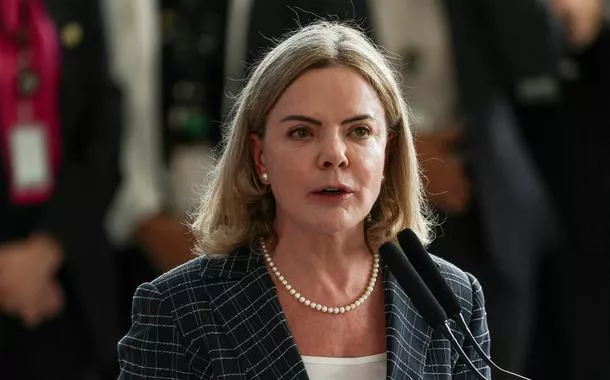 “Que os traidores entendam: o Brasil é um país soberano, assim como suas instituições”, diz Gleisi