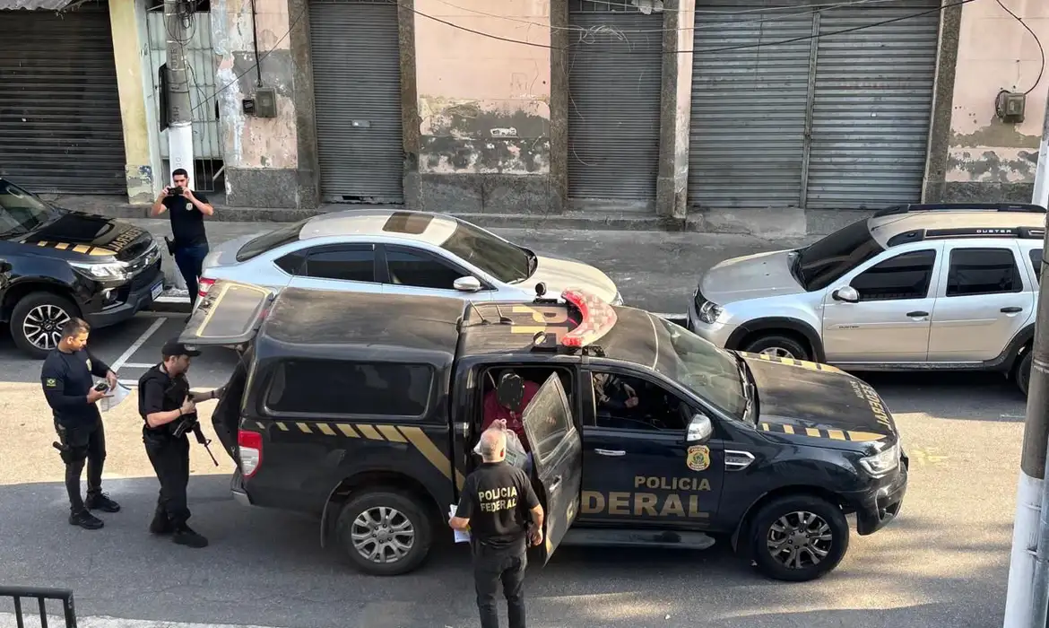 PF prende 14 pessoas de quadrilha que criou 330 empresas de fachada