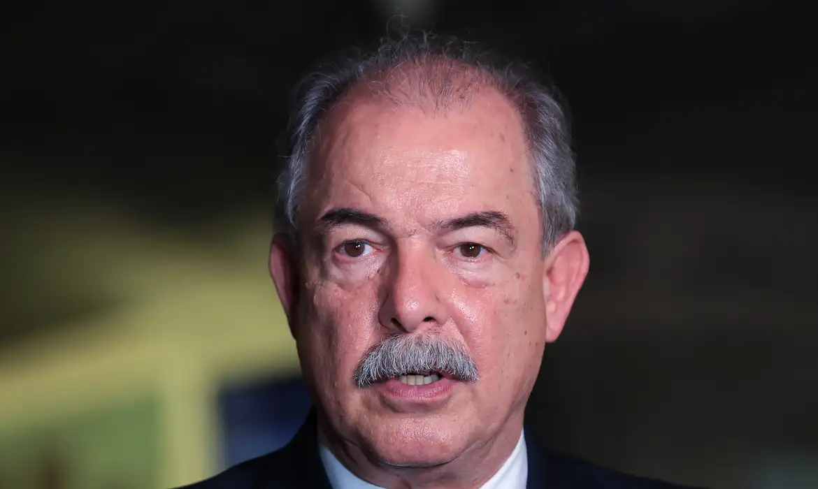 Tarifaço: BNDES vai “entrar forte” no apoio a empresas, diz Mercadante