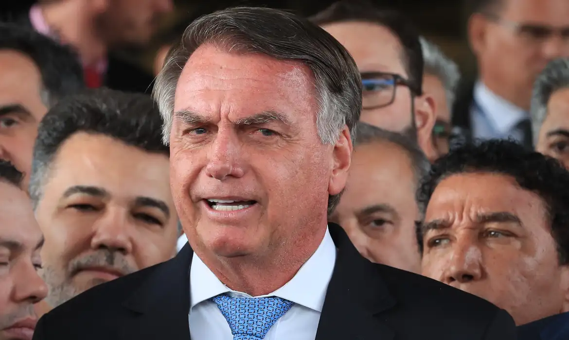 Bolsonaro nega tentativa de fuga e pede revogação de prisão domiciliar